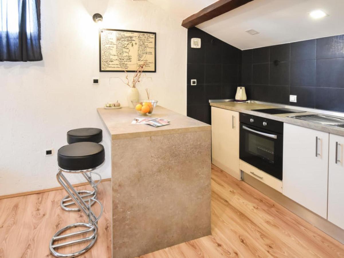 Studios Barre With Jacuzzi Rovinj Exterior photo